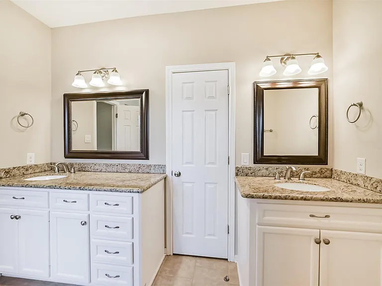 5305 Avenue J — Photo 15