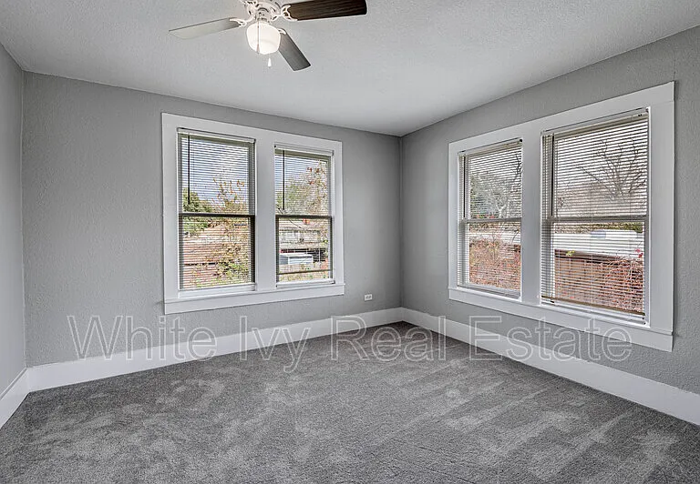 200 W Caroline St #B — Photo 14