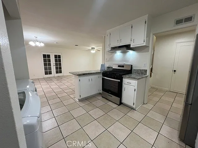 684 E Lee Pl — Photo 38