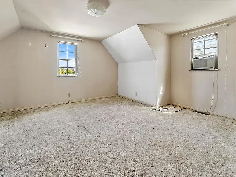 665 Killarney Dr — Photo 15