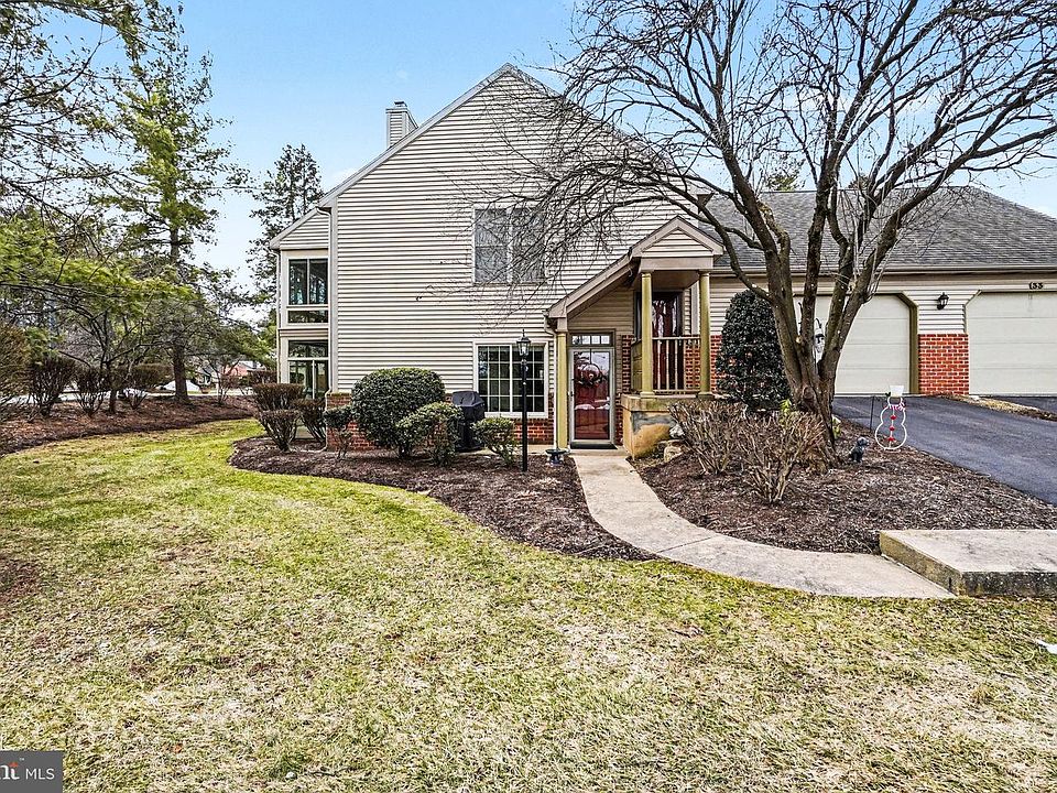 1st image of 33 Sterling Ct