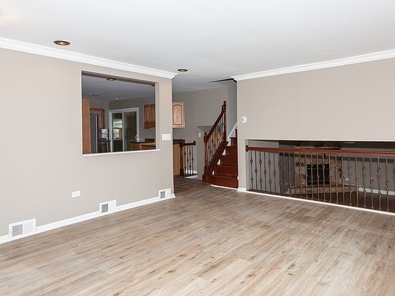 3rd image of 8220 W 107th St