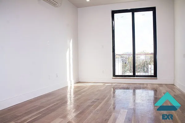 Rented by EXR | media 45