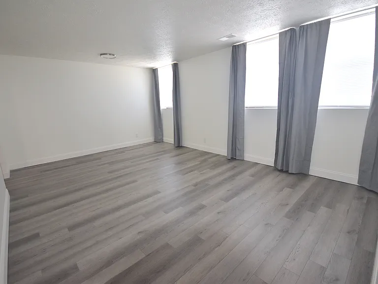 Waveland Place Apartments — Photo 9