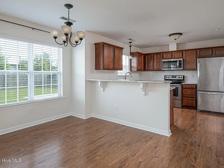808 Jade Ln — Photo 16