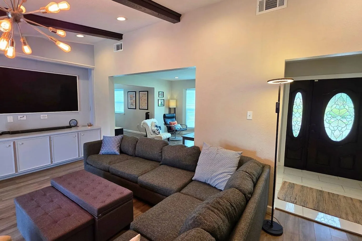 4 bed, 2.0 bath, 2325 sqft, $5,367 — Photo 3