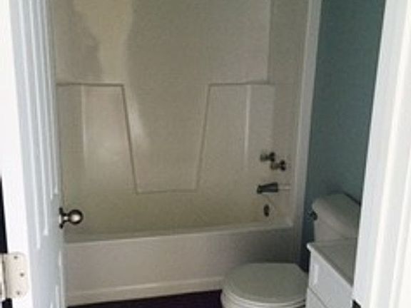 5th image of 4415 Fairfax St #3