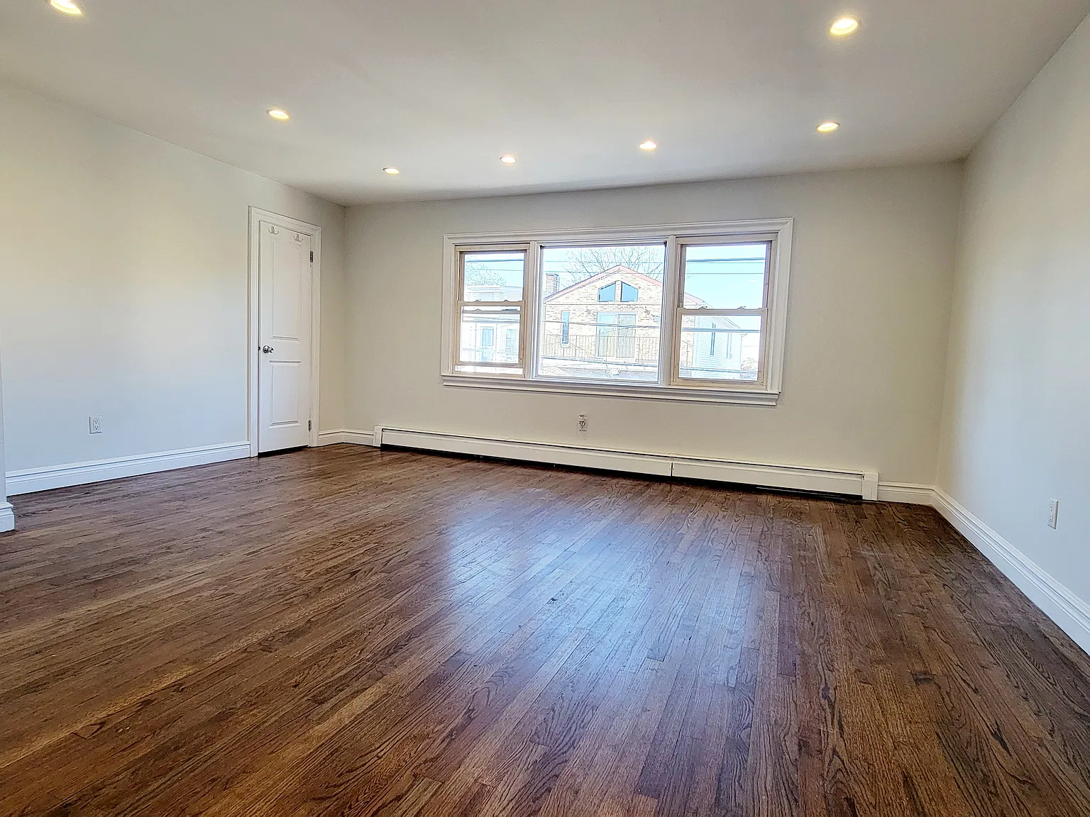 3 bed, 1200 sqft, $2,350 — Photo 3