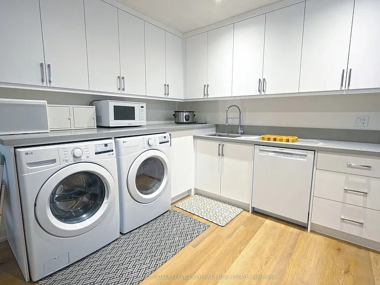 1413 Queen Victoria Ave — Photo 10