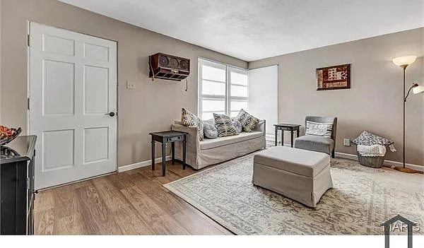 4 bed, $1,950 — Photo 3