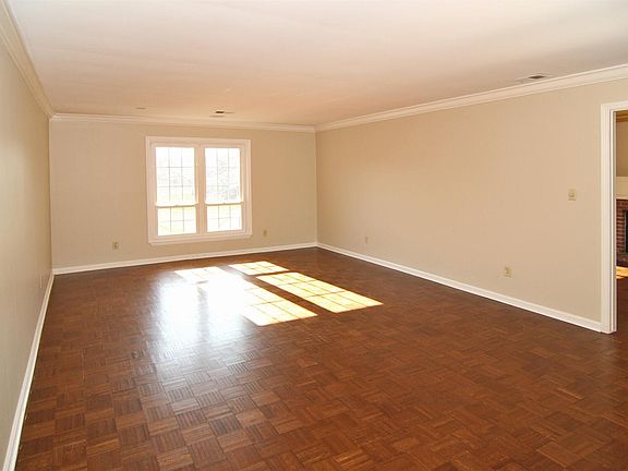 5th image of 577D Dellingham Dr APT D