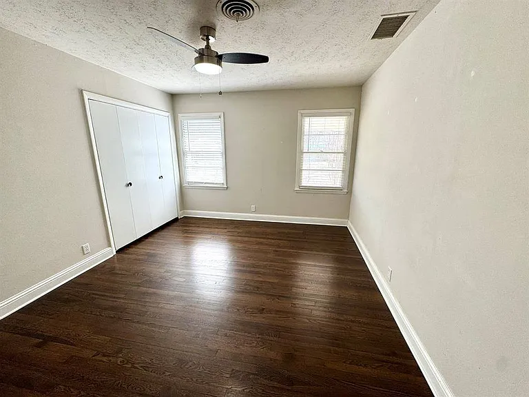 112 Savannah St — Photo 6