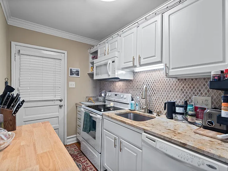 635 Daniels St #A — Photo 9