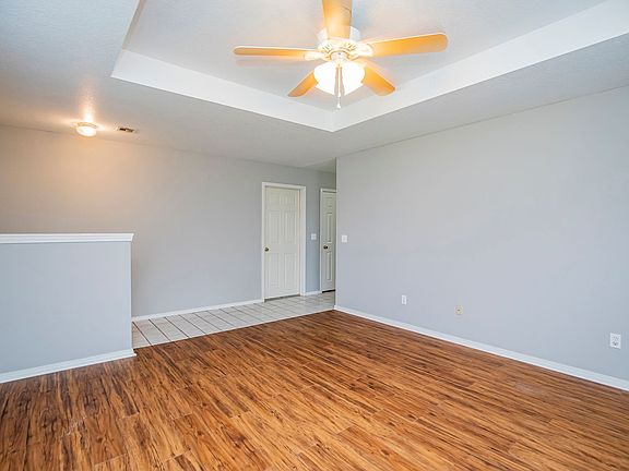 3rd image of 703 E Glendale Ln