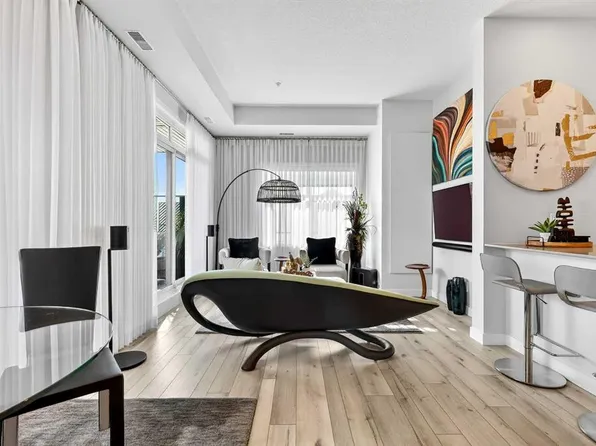 255 S Les Jardins Park SE #102, Calgary, AB T2C 5W9