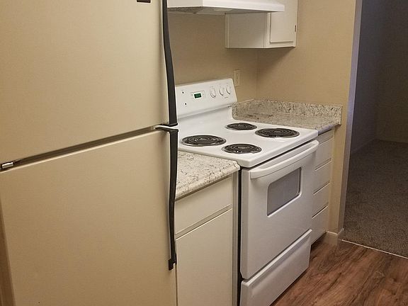 5th image of 2400 Larkspur Ln
