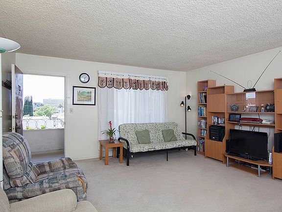 4th image of 330 N Howard St APT 302