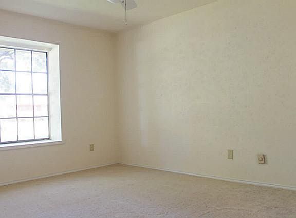 3rd image of 602 Birch Ln