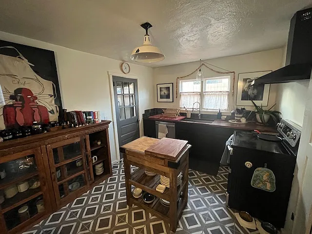 849 Don Diego Ave — Photo 2