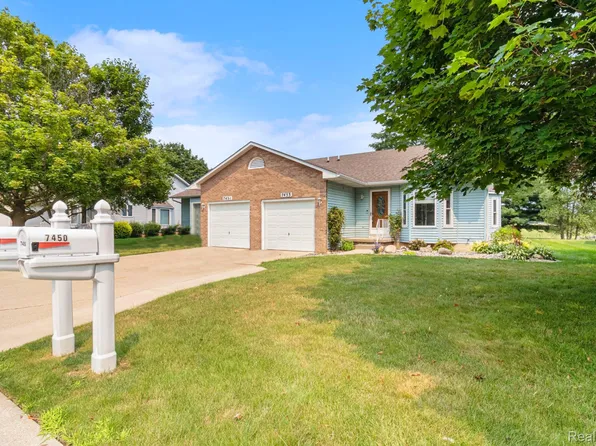7453 Country Meadow Dr, Swartz Creek, MI 48473
