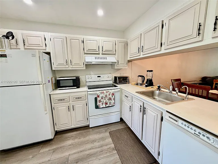 2707 Nassau Bnd #H2 — Photo 3