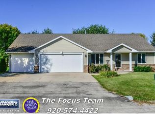 N9529 Andrew Dr, APPLETON, WI 54915
