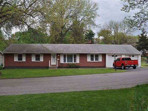 3rd image of 5 Holley Cir