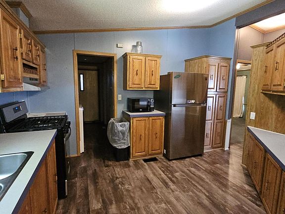 3rd image of 6 Lakeside Dr