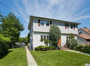 53 Carl St, Valley Stream, NY 11580