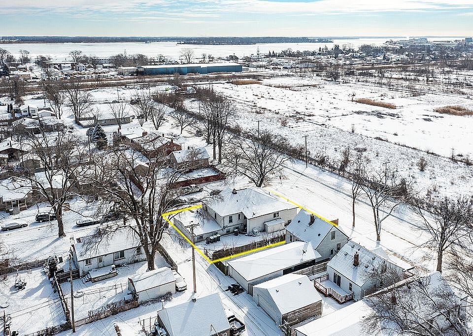 2nd image of 4594 3rd St