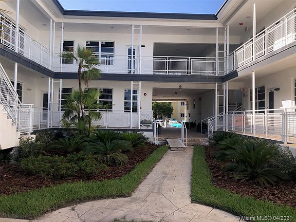 4th image of 960 Bay Dr #906