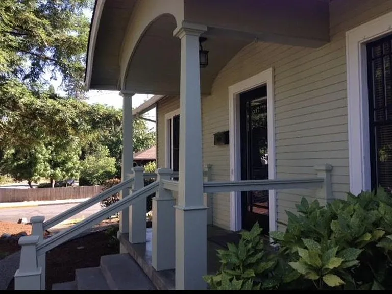 1002 NW Lawnridge Ave — Photo 8