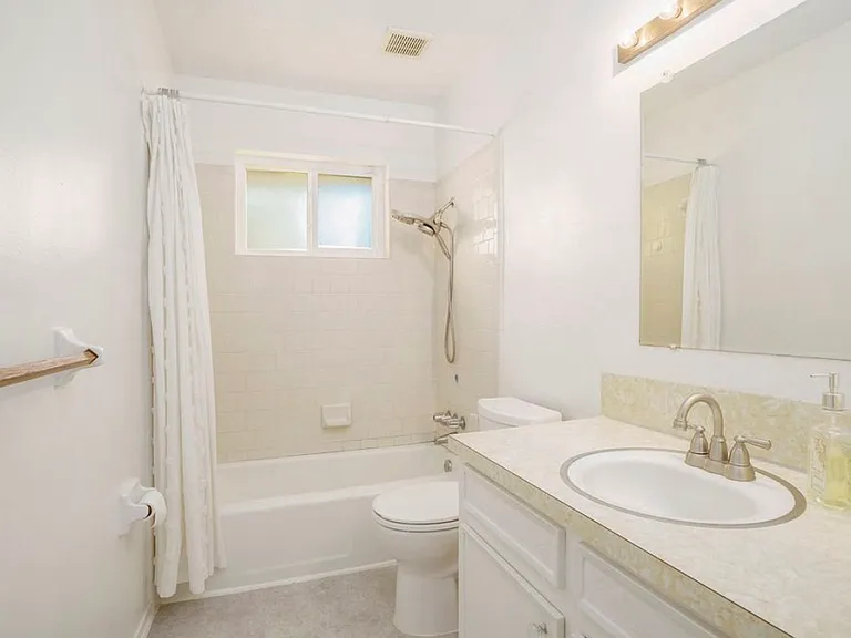 1102 E Rutgers Ln — Photo 5