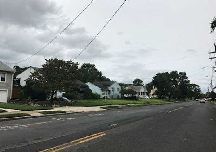 2nd image of 2299 Hamilton Ave