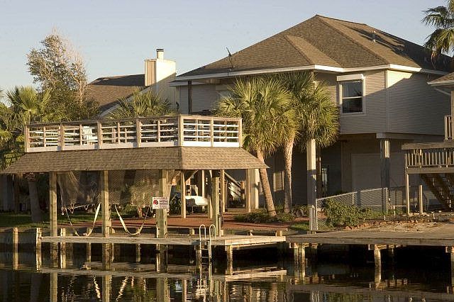 Boathouse,upper party deck
