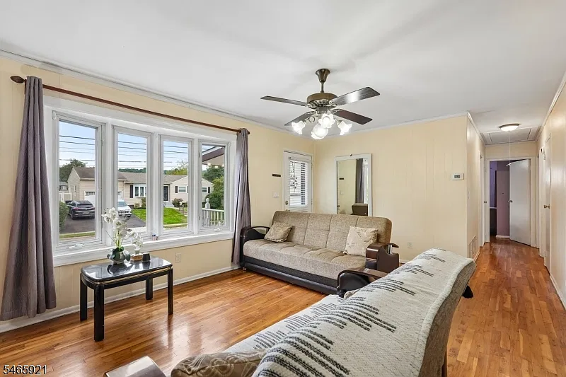 3 bed, 1.0 bath, $2,800 — Photo 4