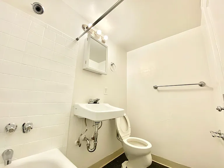 Burlingame Apartments — Photo 12