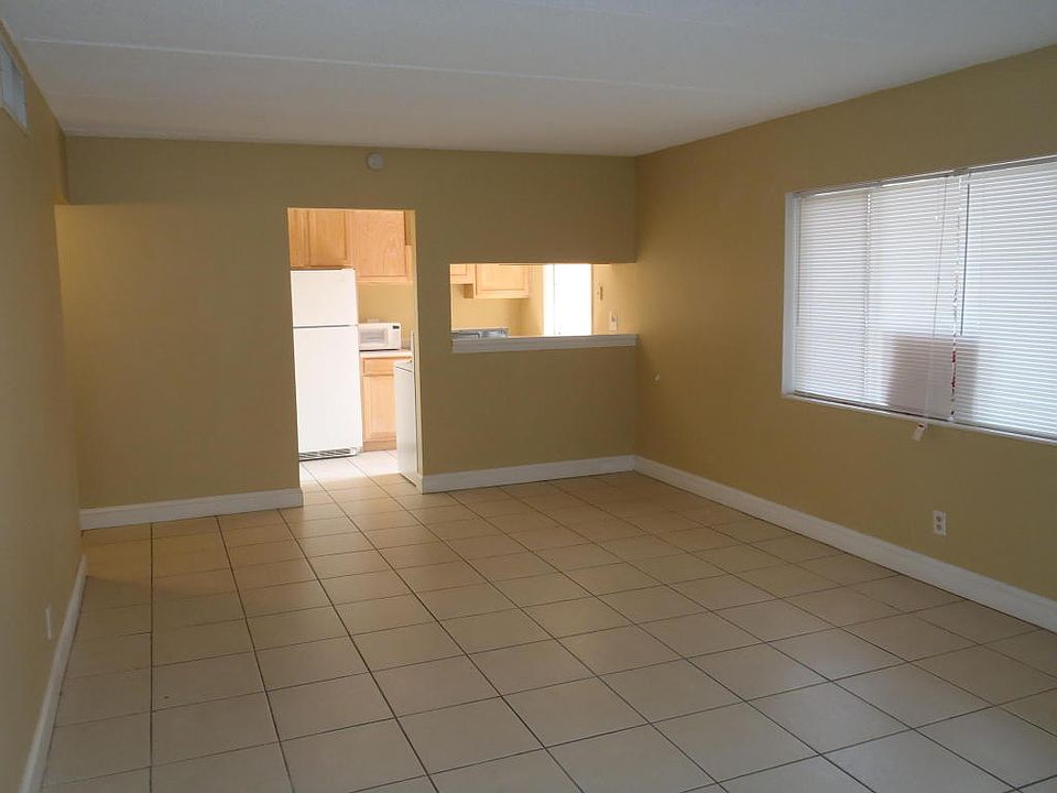 2nd image of 805 Lighthouse Dr APT D