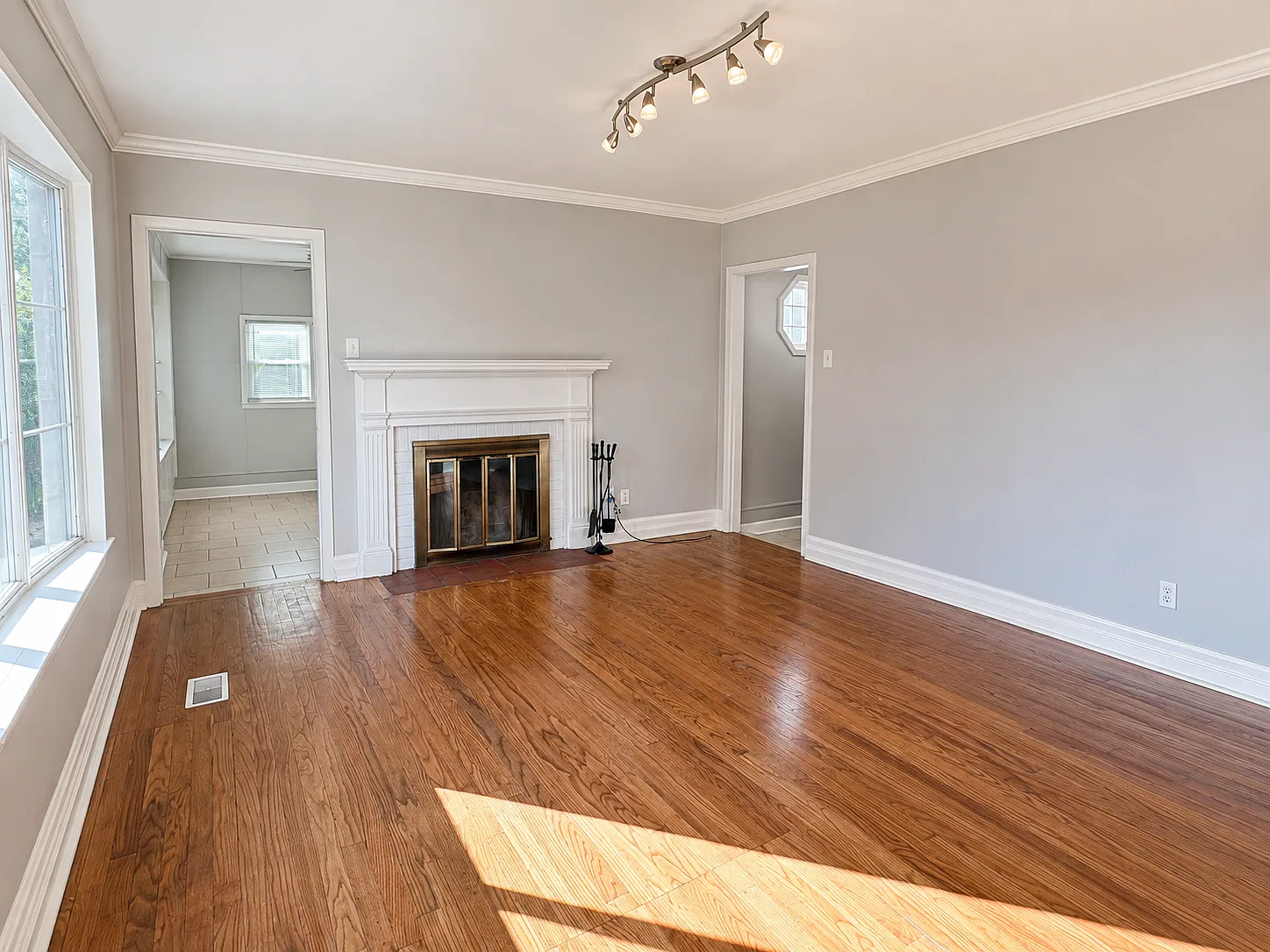 3 bed, 1.5 bath, 1892 sqft, $1,950 — Photo 2