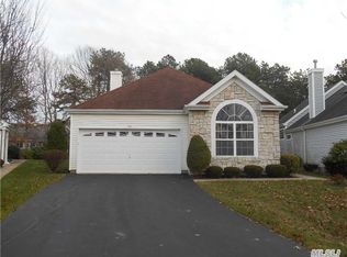 506 Leisure Dr, Ridge, NY 11961