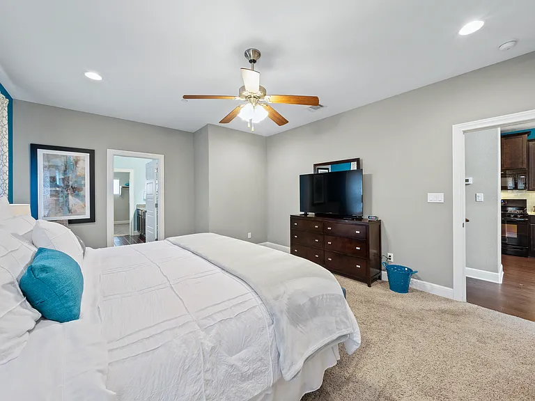 2214 S Lakeline Blvd — Photo 13