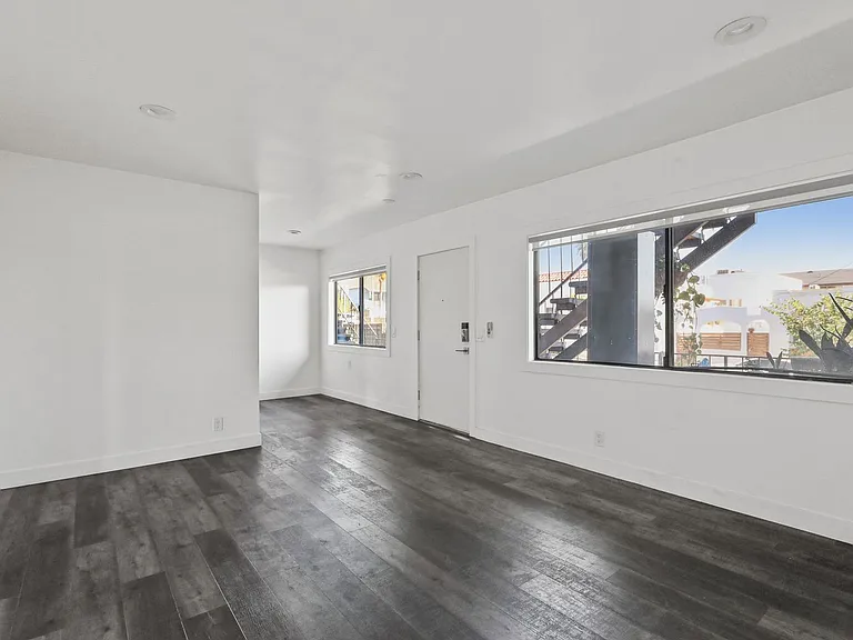 215 N Fickett St — Photo 35