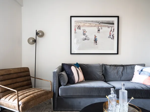 1990 Lexington Avenue image 1 of 8