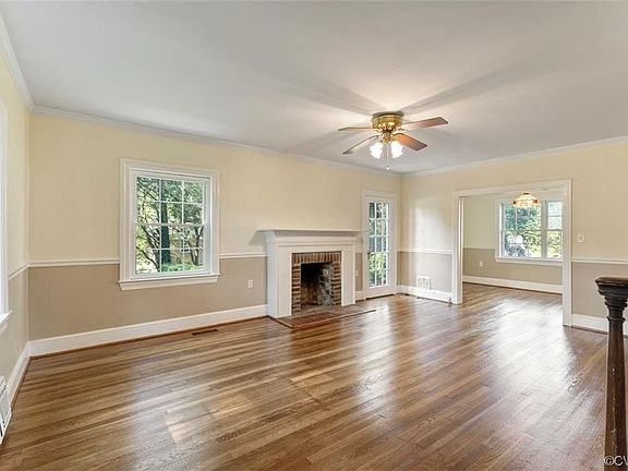 3rd image of 16223 Melville Ln