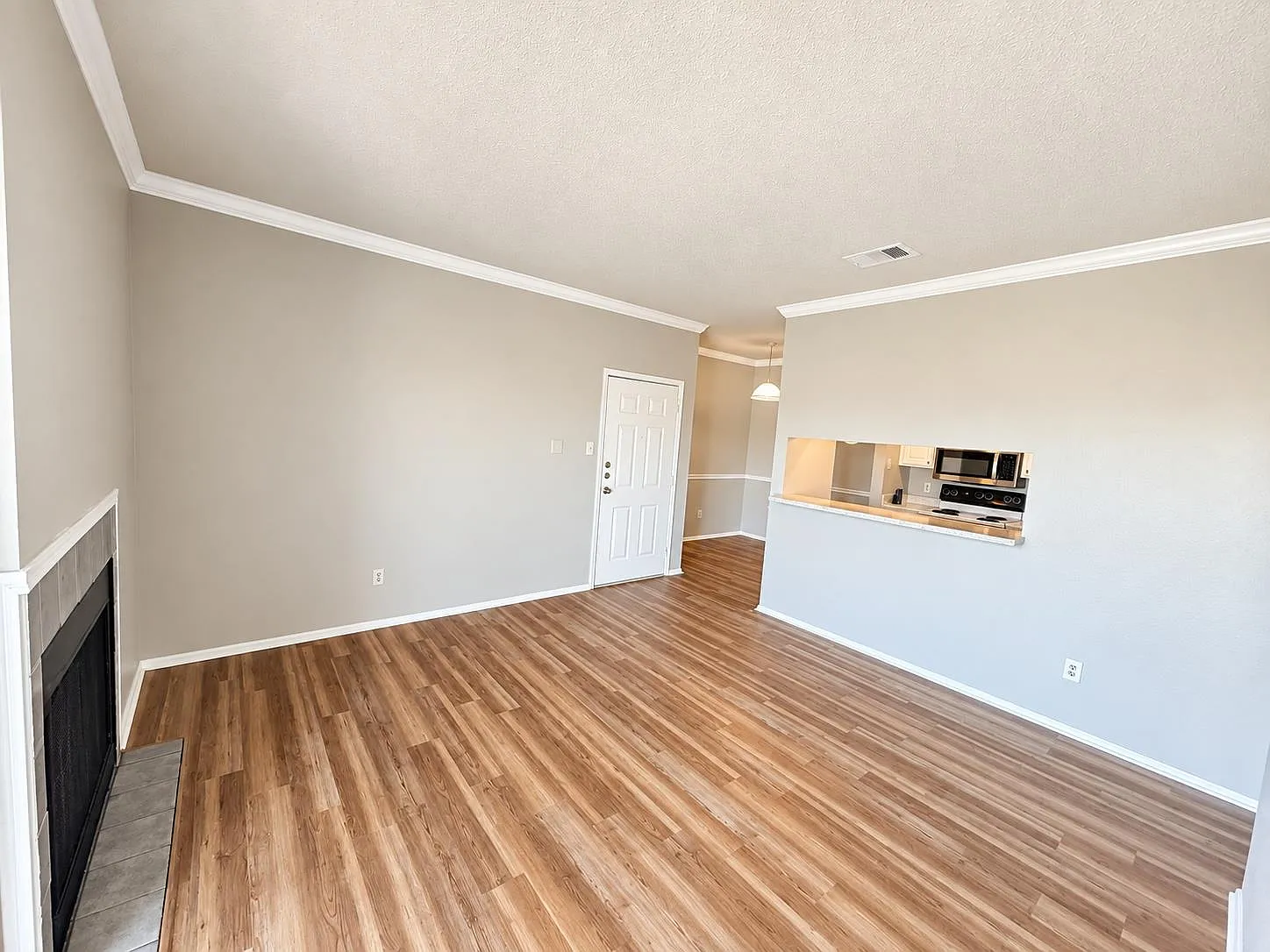 1 bed, 1.0 bath, 657 sqft, $895 — Photo 3