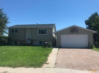 1320 Ennen Dr, Rapid City, SD 57703