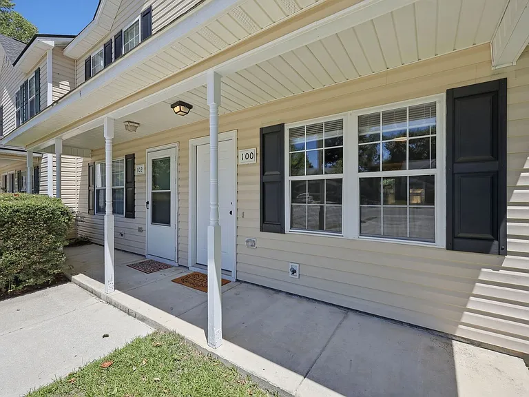 100 Pisgah Ct — Photo 2