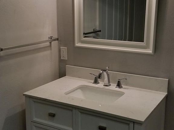 5th image of 1106 S Avenue B