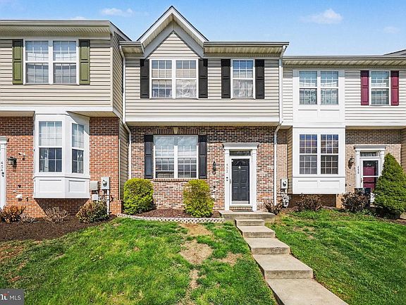 3rd image of 452 Deerhill Cir