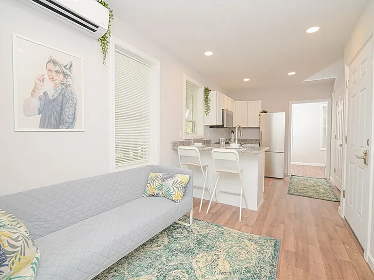 23 Warwick St #3 — Photo 4